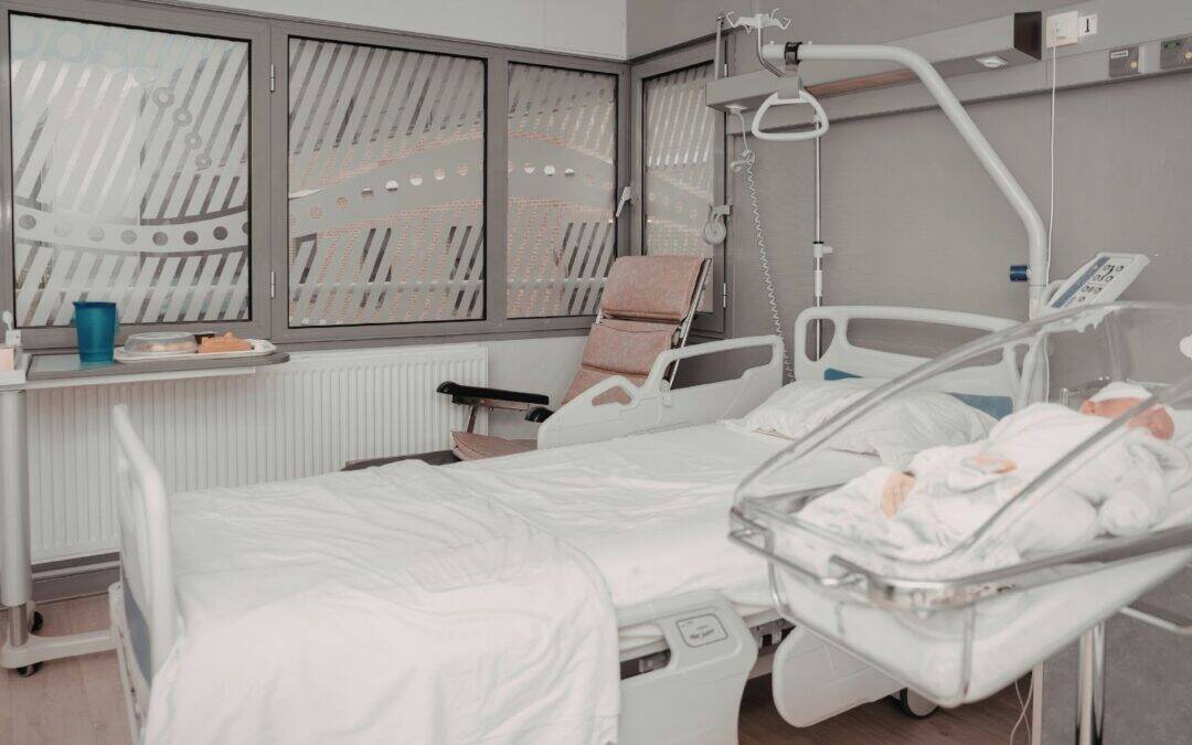 Ambulantní porod: co je mýtus, co realita a kde končí zvyklosti porodnic